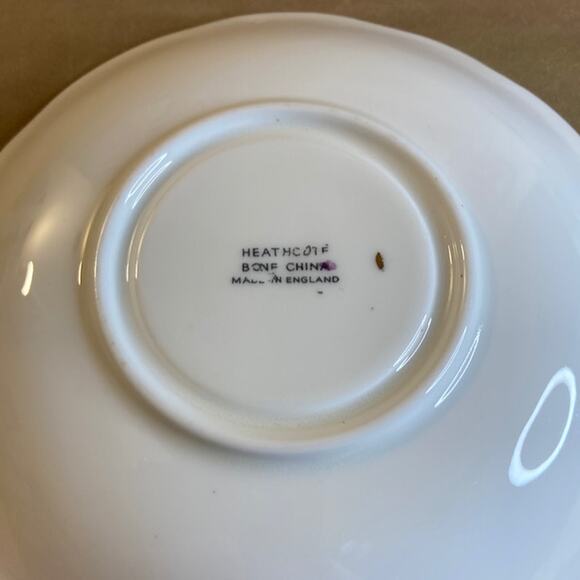 Vintage 30s Heathcote Bone China England Floral & Berries Tea Cup & Saucer - Picture 5 of 8